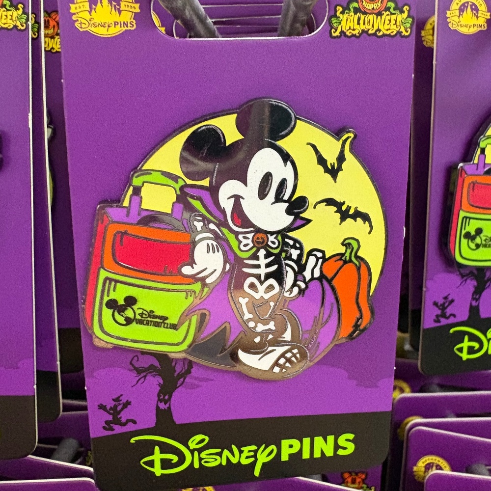 2024 Disney Parks Halloween
Glow in the Dark Mickey Disney Pin